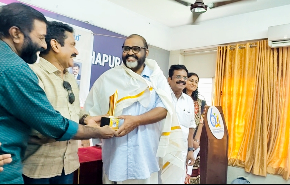 General Secretary Pauly Vadakkan and Secretary Rajan V. Pozhiyoor felicitate Transport Minister C.P. John